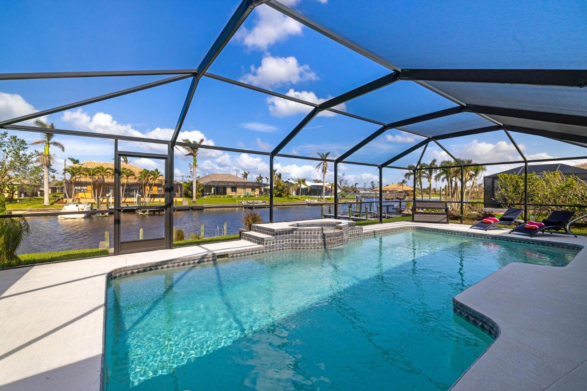Fully Remodeled Electric-Heated Pool Home On Gulf-Access Canal - Villa Sunny เคปคอรัล ภายนอก รูปภาพ