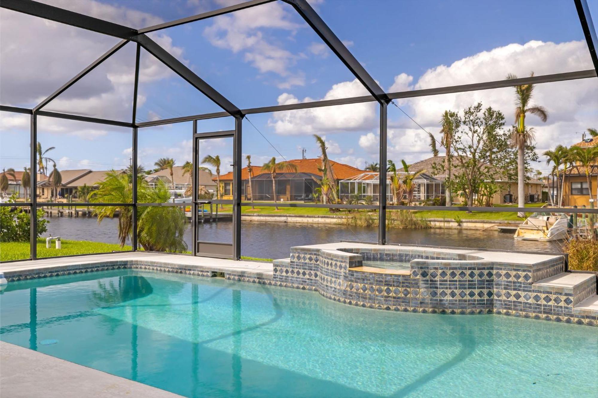 Fully Remodeled Electric-Heated Pool Home On Gulf-Access Canal - Villa Sunny เคปคอรัล ภายนอก รูปภาพ